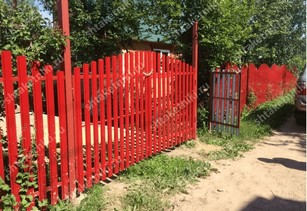 Забор евроштакетник горокой в Владикавказе цвет рубин